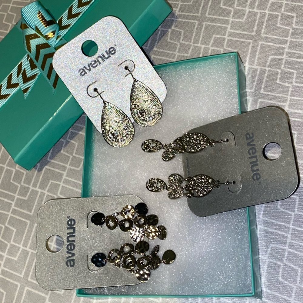 Silver Earring Set.